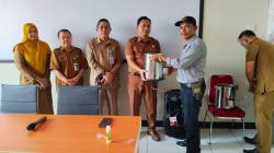 Penyerahan Peminjaman Alat Mesin Spinner kepada Pelaku Industri Kecil dan Menengah (IKM) 

UKM Top Boga Sari, Dzaky Bawang Goreng, Kenara Family Snack, Kerupuk Ikan Parang, Kuliner Sibunbun